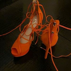 Guess Size 9 Orange 🍊 Pumps for the Fall 2019.